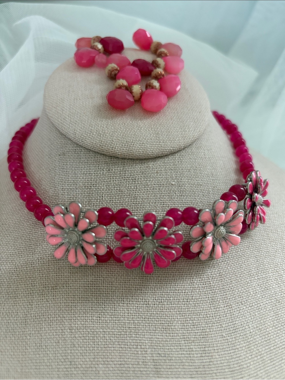 Glass Beaded Pink Floral Choker Necklace and Bracelet Set - Picture 6 of 13